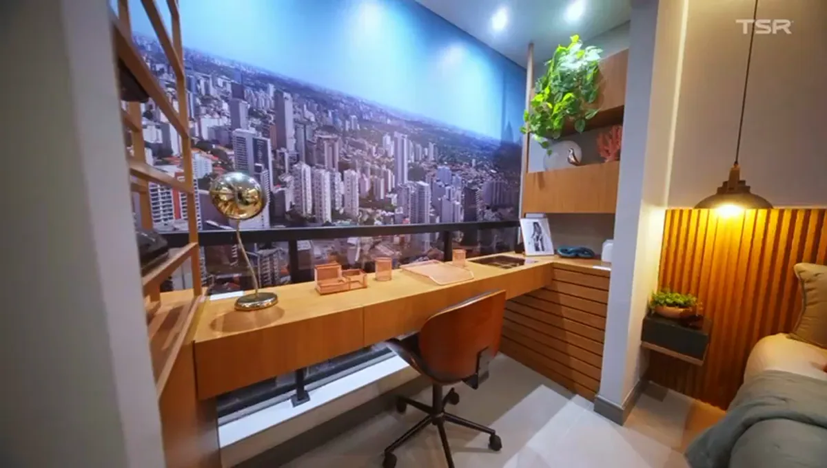 Home office em apartamento do Ateliê Vila Madalena com vista para a cidade